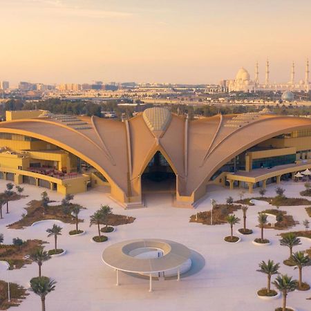 Erth Abu Dhabi Hotel Esterno foto