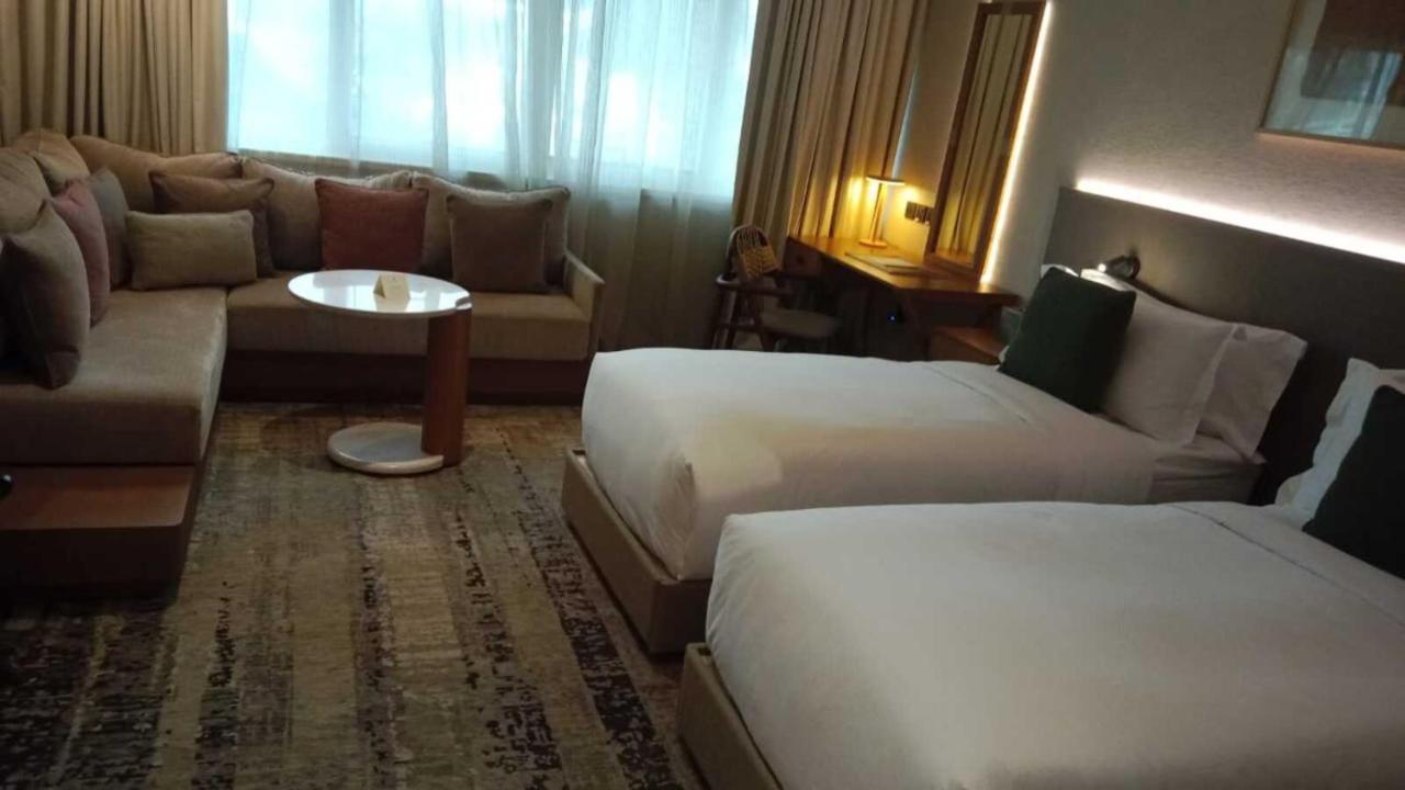 Erth Abu Dhabi Hotel Esterno foto