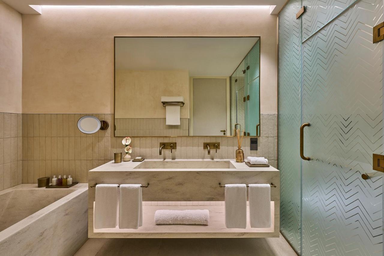 Erth Abu Dhabi Hotel Esterno foto